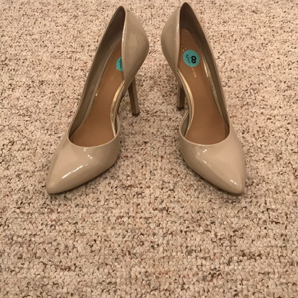 Nude Pumps